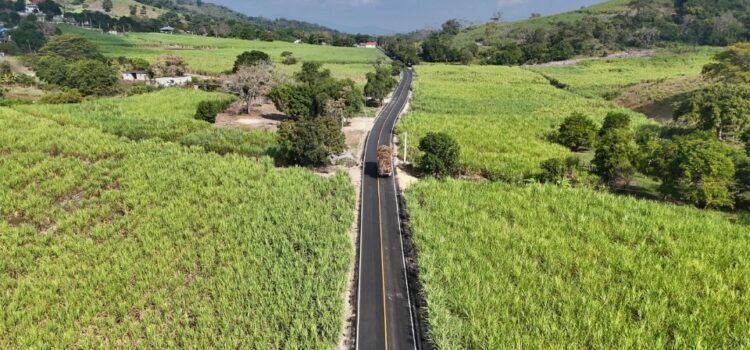 RICARDO GALLARDO ENTREGA MODERNO CAMINO A TAMBACA, EN TAMASOPO