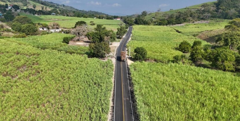 RICARDO GALLARDO ENTREGA MODERNO CAMINO A TAMBACA, EN TAMASOPO