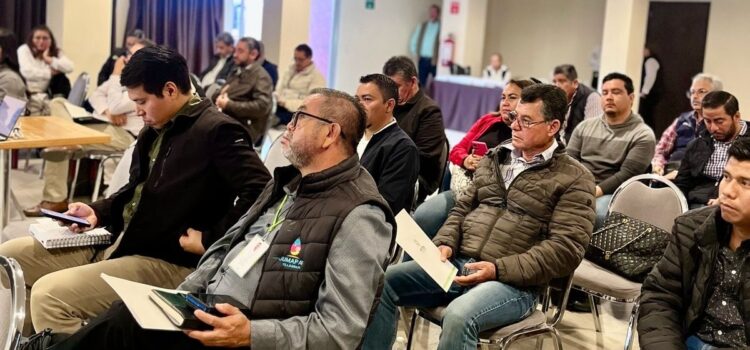 GOBIERNO ESTATAL CERTIFICA A DIRECTORES DE ORGANISMOS MUNICIPALES DE AGUA