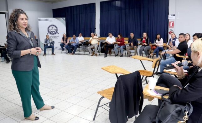 CAPACITA EJECUTIVO ESTATAL A LA FGE SOBRE ATENCIÓN A PERSONAS ADULTAS MAYORES