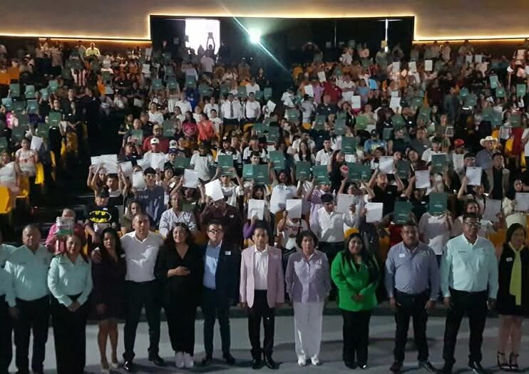 ENTREGAN CERTIFICADOS DE PRIMARIA Y SECUNDARIA A SOLEDENSES