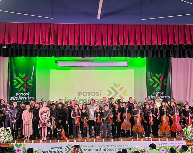 GOBIERNO ESTATAL ENTREGÓ INSTRUMENTOS A ORQUESTA INFANTIL