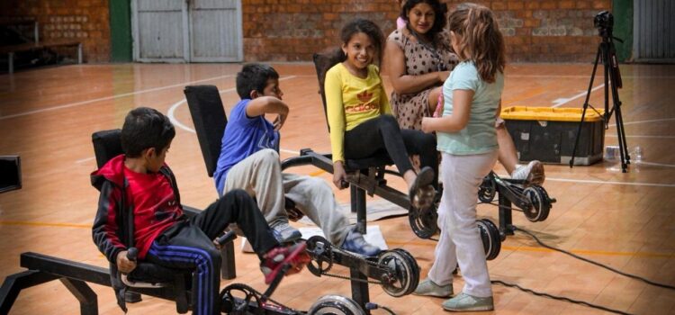 FAMILIAS DISFRUTAN FUNCIÓN DE CINE ECOLÓGICA EN EL TANGAMANGA II