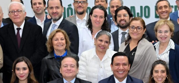 COLEGIO DE NOTARIOS RECONOCE LABOR DE RICARDO GALLARDO A FAVOR DEL ESTADO