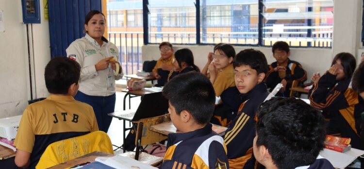 ESTUDIANTES DE SECUNDARIA RECIBEN PLÁTICAS SOBRE IA, ADICCIÓN A REDES SOCIALES Y SEXTING
