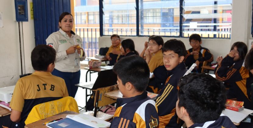 ESTUDIANTES DE SECUNDARIA RECIBEN PLÁTICAS SOBRE IA, ADICCIÓN A REDES SOCIALES Y SEXTING