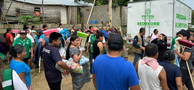 ESTADO LLEVA APOYO A FAMILIAS DE TAMAZUNCHALE AFECTADAS POR LLUVIAS