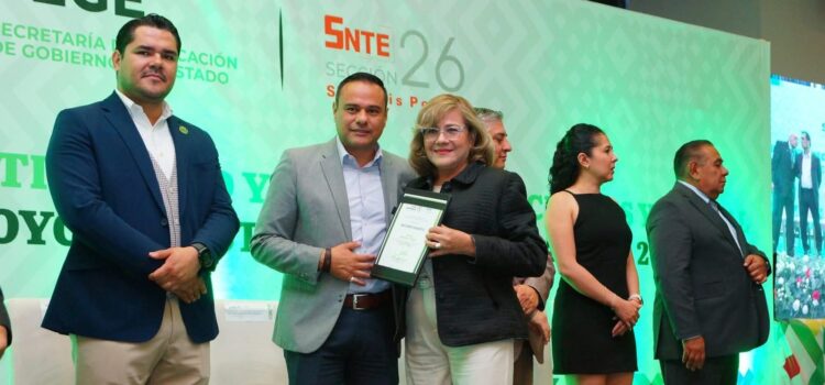 ESTADO RECONOCE A PERSONAL ADMINISTRATIVO EN LA EDUCACIÓN